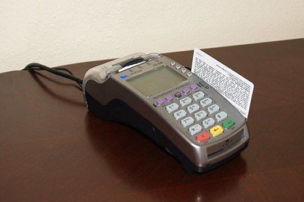 申请信用卡需要什么资料？需要钱吗？