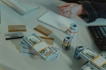 信用卡经常最低还款会有什么影响？会越滚越多吗？