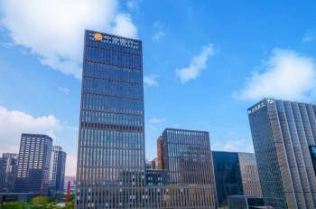 宁波银行半年报；控制风险就是减少成本