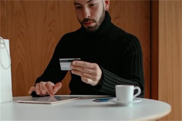 欠款10万违约金一天多少合法
