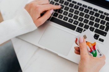 信用卡当天还款算不算逾期还款？最晚几点？