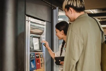信用卡可以分期36个月吗？逾期6天还能用嘛？