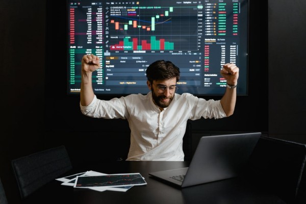 网贷逾期还能办理信用卡吗？还能借其他网贷吗？
