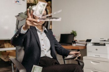 农行信用卡逾期2年怎么办?会影响个人信用吗?