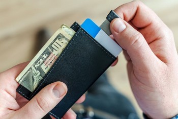 信用卡逾期超过5万一定会坐牢吗？逾期不还会被起诉吗？