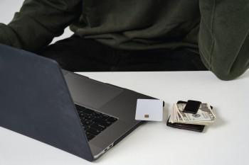 信用卡逾期上门走访合法吗？是真的吗？
