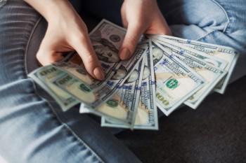 建行龙卡信用卡逾期了怎么办？违约金是多少？