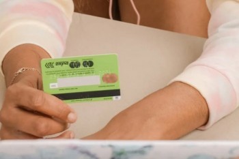 信用卡逾期冻结储蓄卡怎么办？逾期后果严重吗？