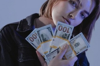 信用卡透支逾期利息怎么算？还不上有什么后果？