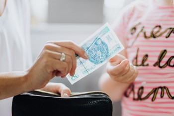 信用卡逾期微信的钱会冻结吗？被冻结如何解冻？