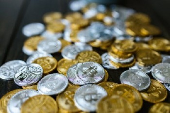 民生信用卡逾期后协商还款流程，逾期十天还能刷吗？